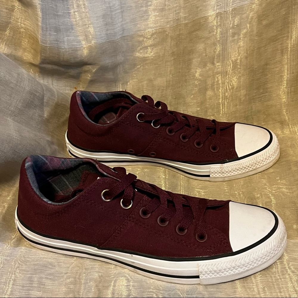 Converse burgundy with plaid inside 8M
